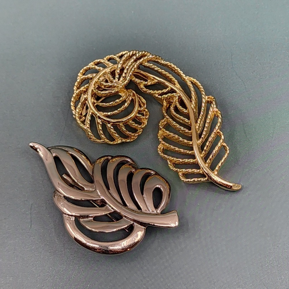 Gerry's Vintage Gold Tone Feather Leaf Swirl Brooch Pin Textured Statement Bold